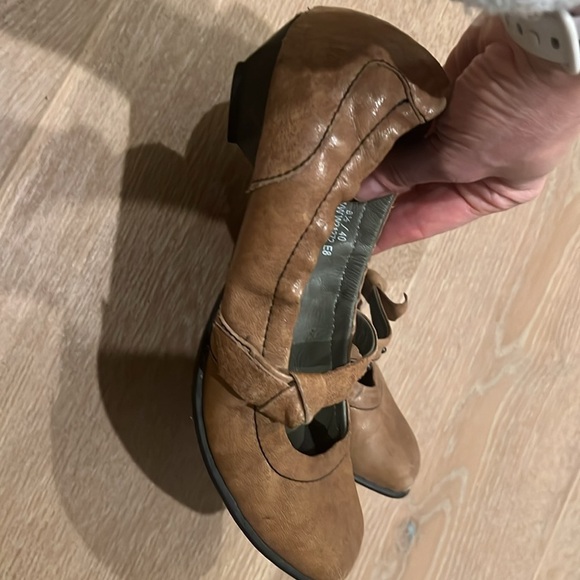 Born Womens Mary Jane Ballet Brown Leather Slip On with small heel 8.5/40 - Picture 4 of 4